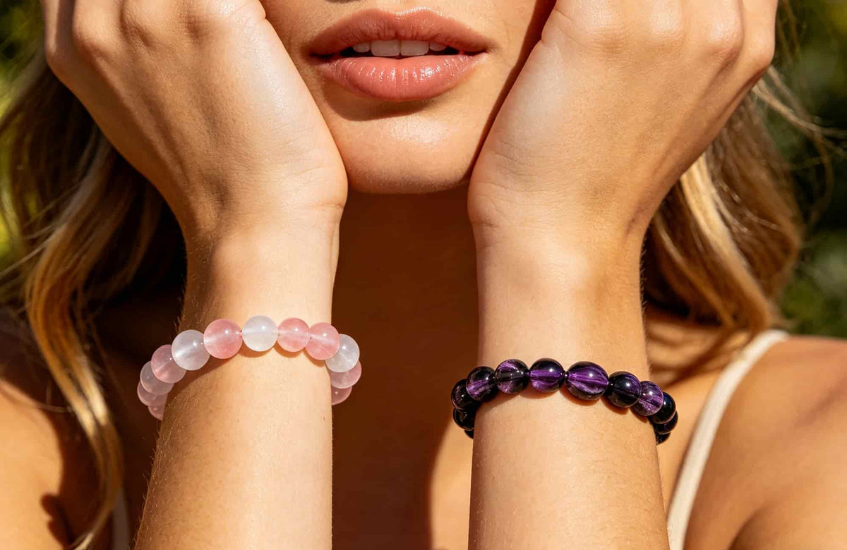 Polso Sinistro o Destro? La Regola Semplice per Indossare i Braccialetti di Cristallo