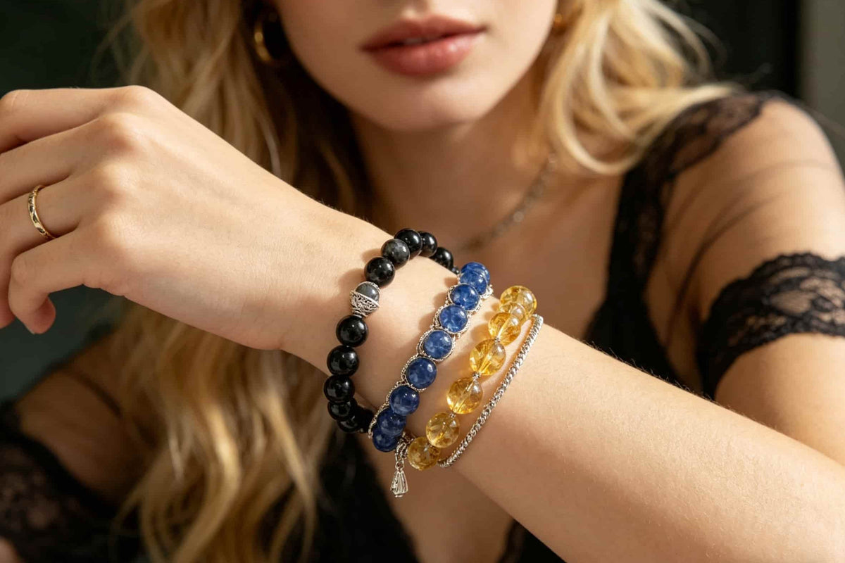 Impilamento di cristalli: Come sovrapporre 3 braccialetti per un look e uno stile specifici